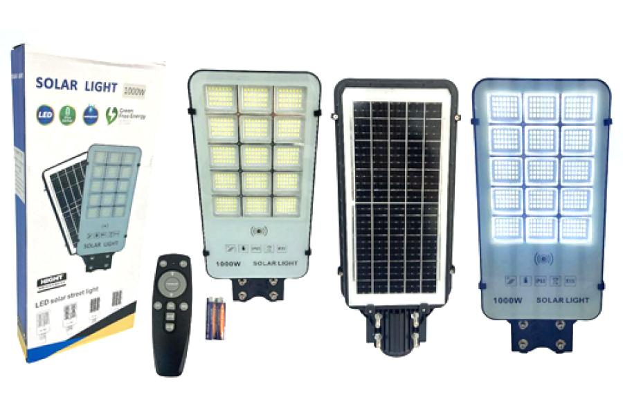 FOCO PARA POSTE SOLAR 1000W CON 15 PLACAS 420 LED PVC C/CONTROL 20.5X47.5 CM