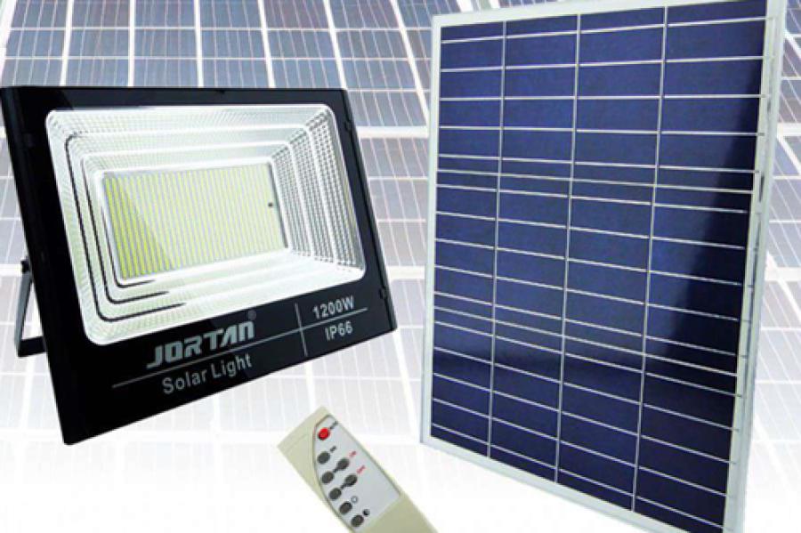 PROYECTOR SOLAR LED, 1200 WATT Y 928 LED CON PANEL SOLAR MARCA JORTAN